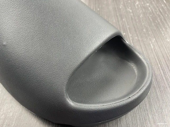 Onyx Adidas Slide HQ6448 Yeezy 0825